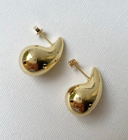 DROP EARRINGS