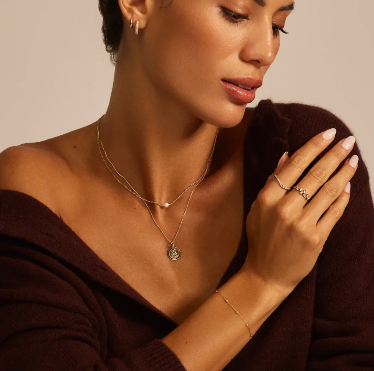 COLLIER ALICIA