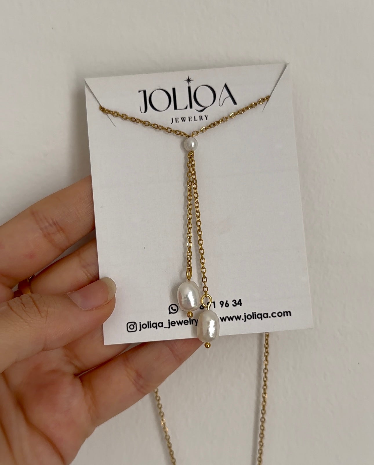 COLLIER ANNA